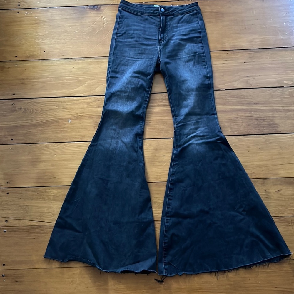 Gently worn Free people just float on flare jeans size 26